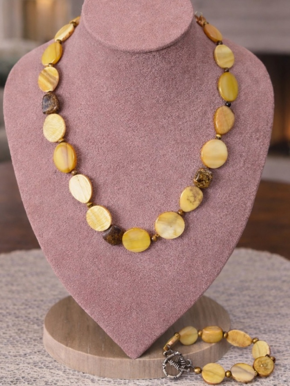 Lovely Butterscotch Mother Of Pearl Necklace and Bracelet Set